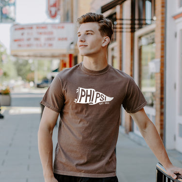 Phi Psi Comfort Colors Brown Pennant Short Sleeve Tee